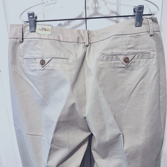 Dockers Metro Capris-NWT-Khaki Diem Straight Size 12 Women's -Stretch-Casual - Picture 8 of 15